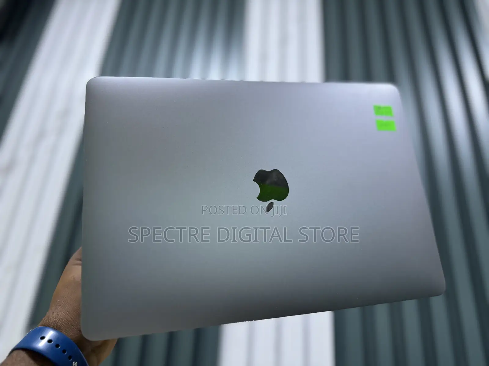 Laptop Apple MacBook Pro 2022 M2 16GB Apple M2 SSD 512GB