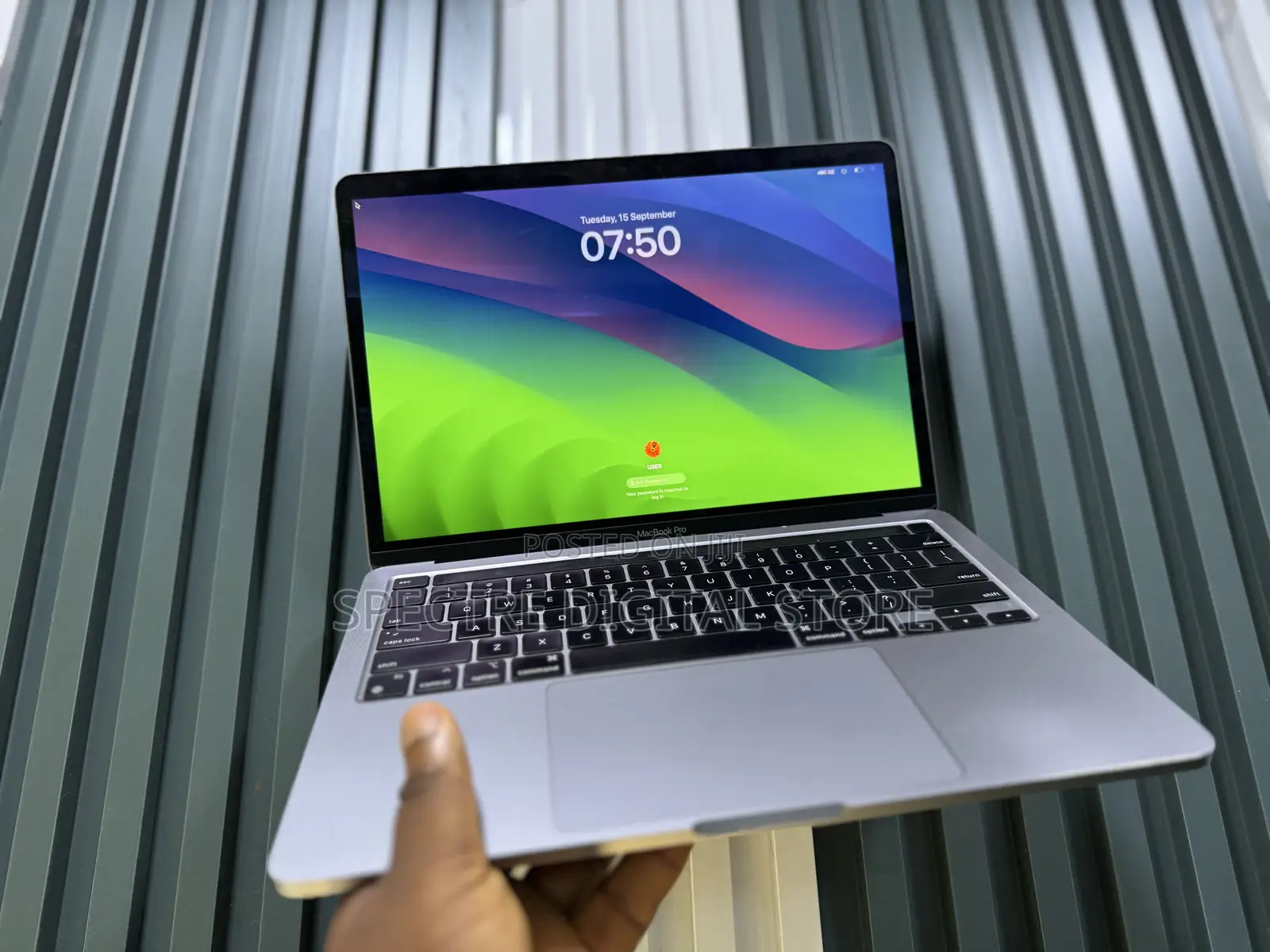 Laptop Apple MacBook Pro 2022 M2 16GB Apple M2 SSD 512GB