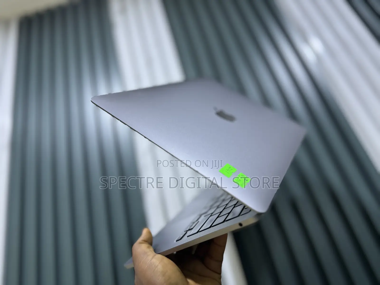 Laptop Apple MacBook Pro 2022 M2 16GB Apple M2 SSD 512GB