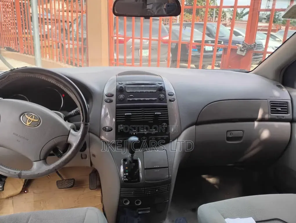 Toyota Sienna 2006 Gray