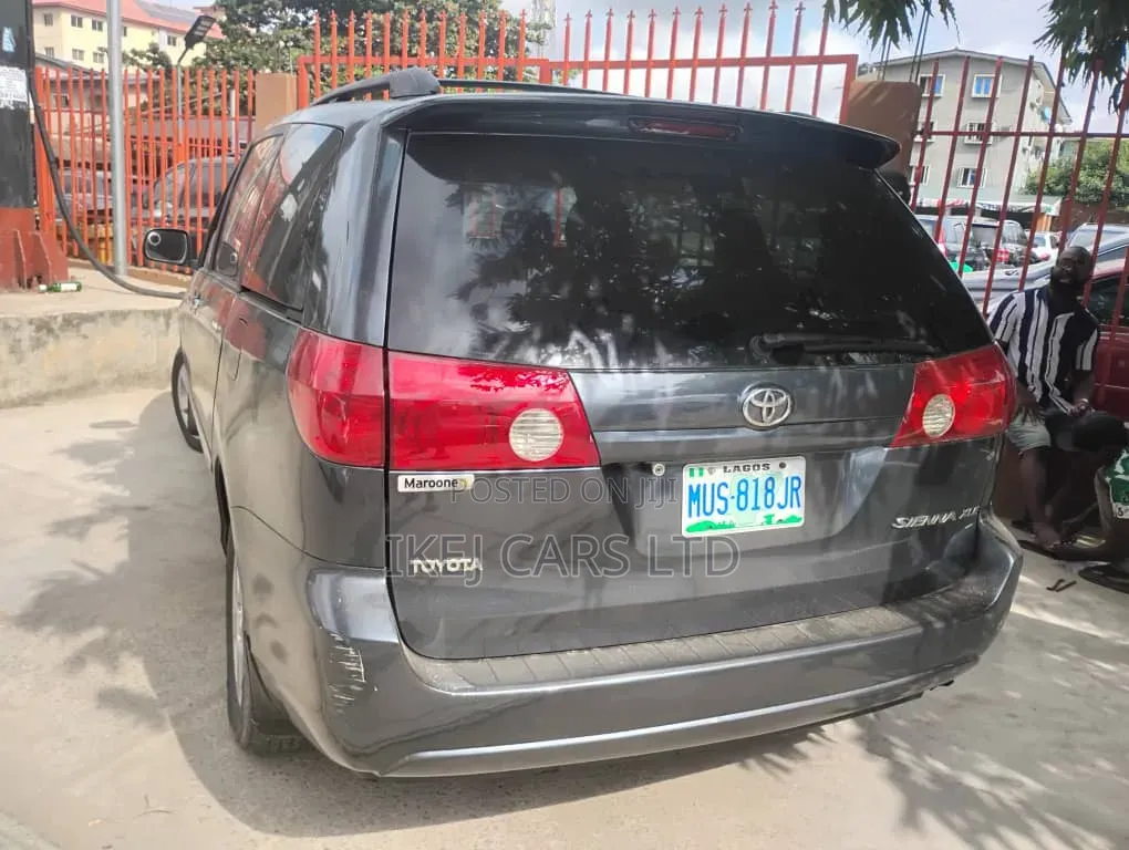 Toyota Sienna 2006 Gray