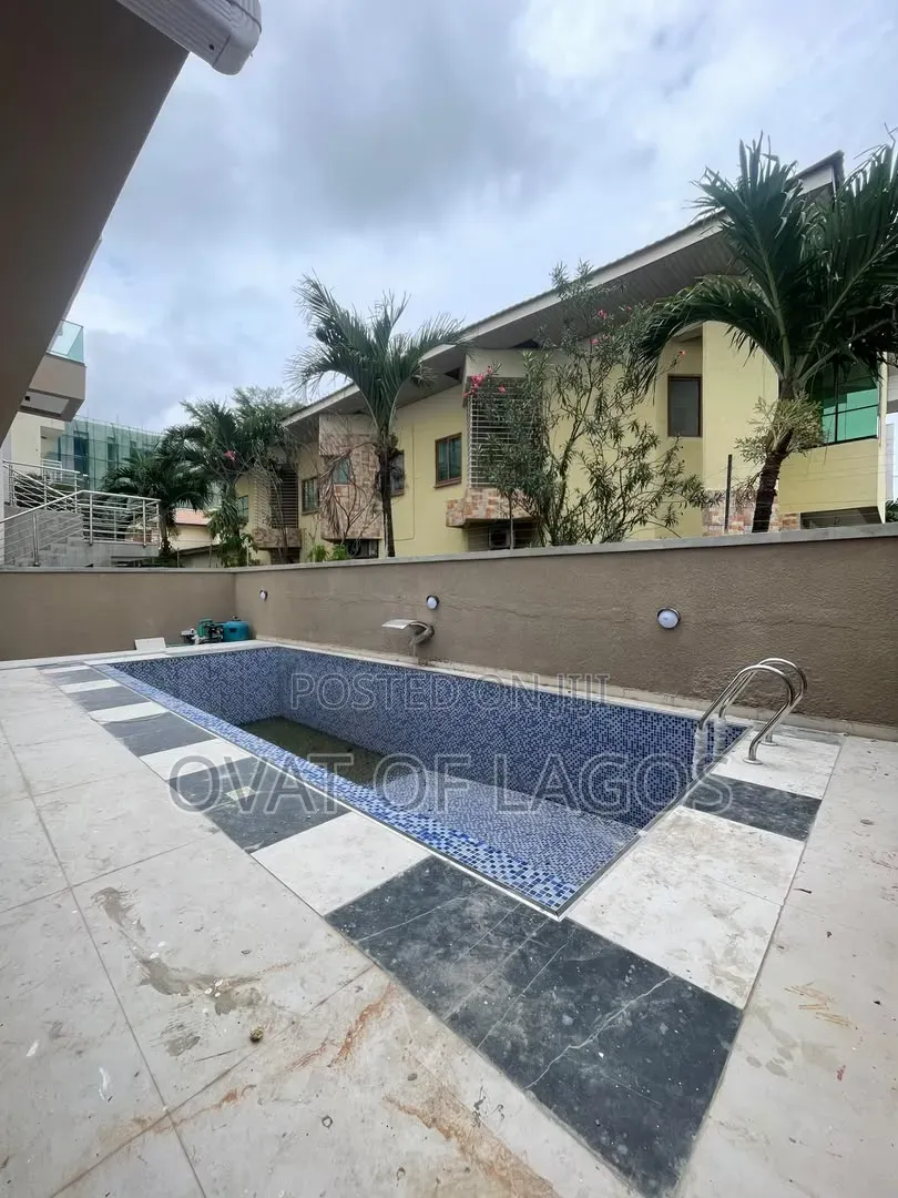 5bdrm Duplex in Banana Island for sale