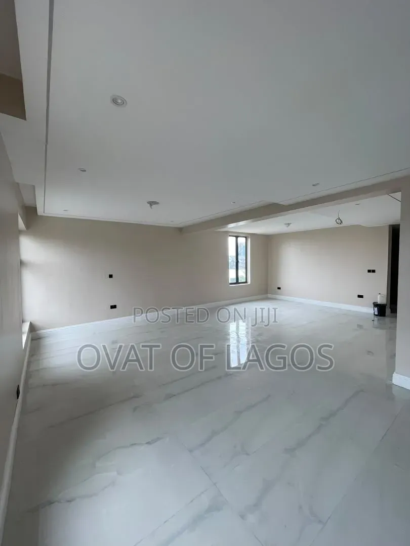 5bdrm Duplex in Banana Island for sale