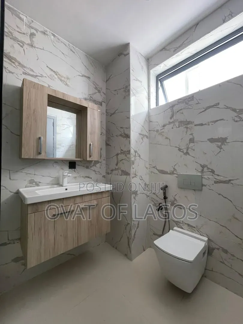 5bdrm Duplex in Banana Island for sale