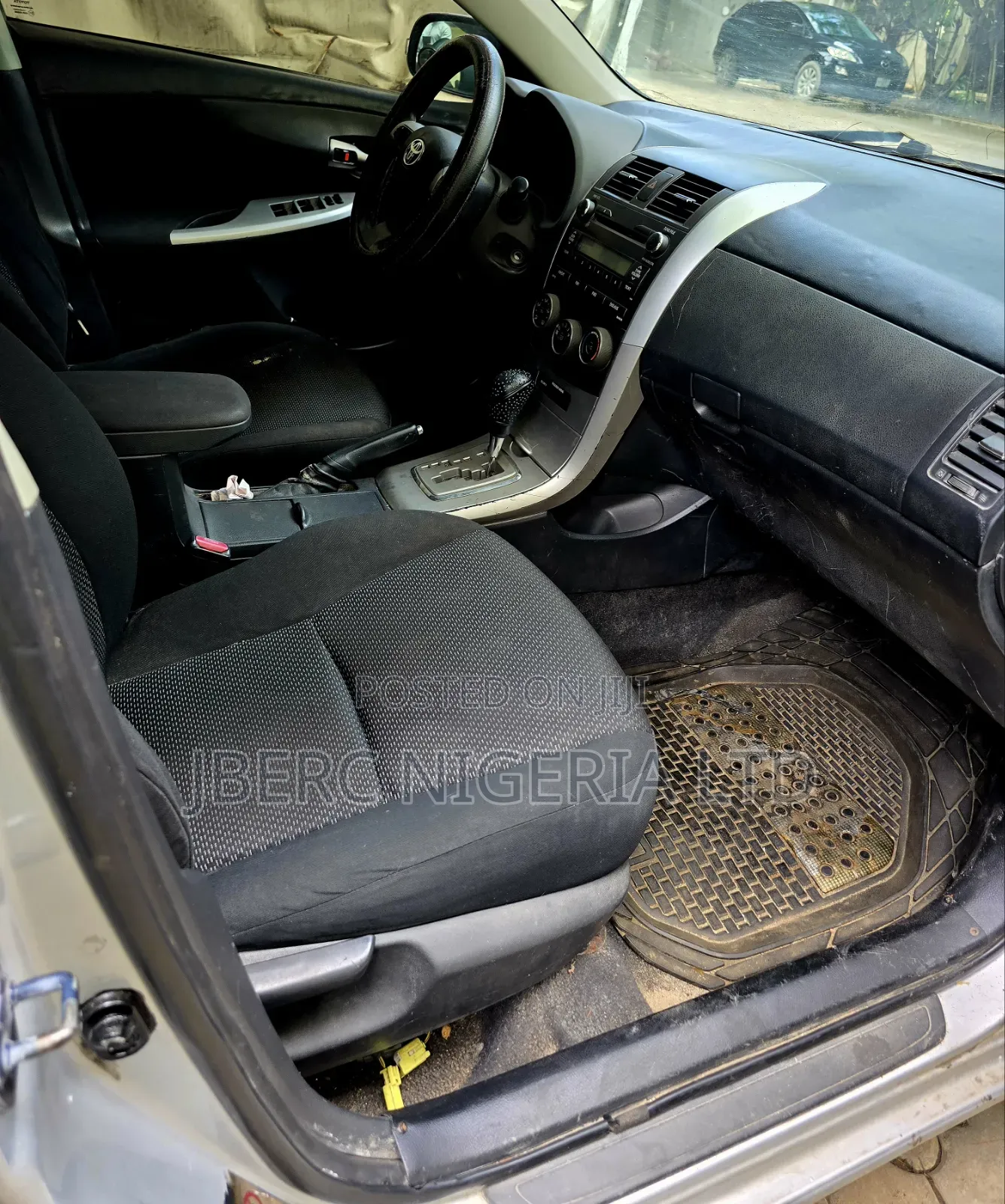 Toyota Corolla 2012 Silver