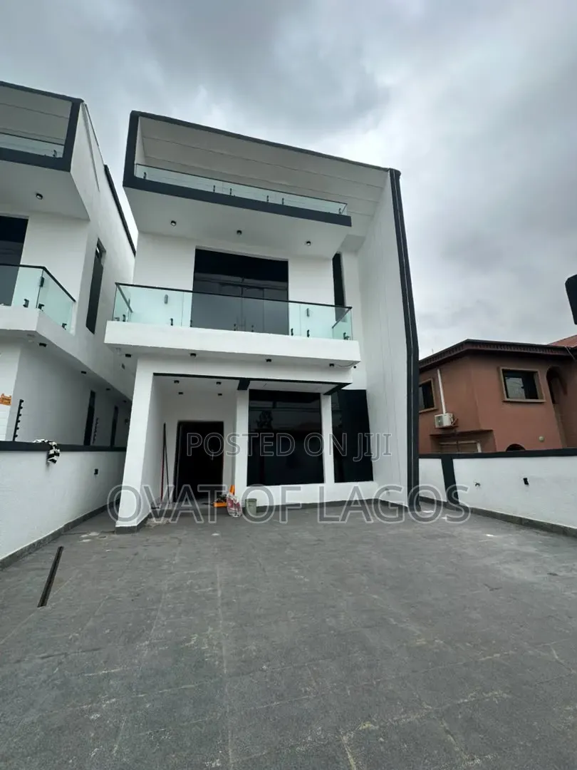 5bdrm Duplex in Ikota for sale