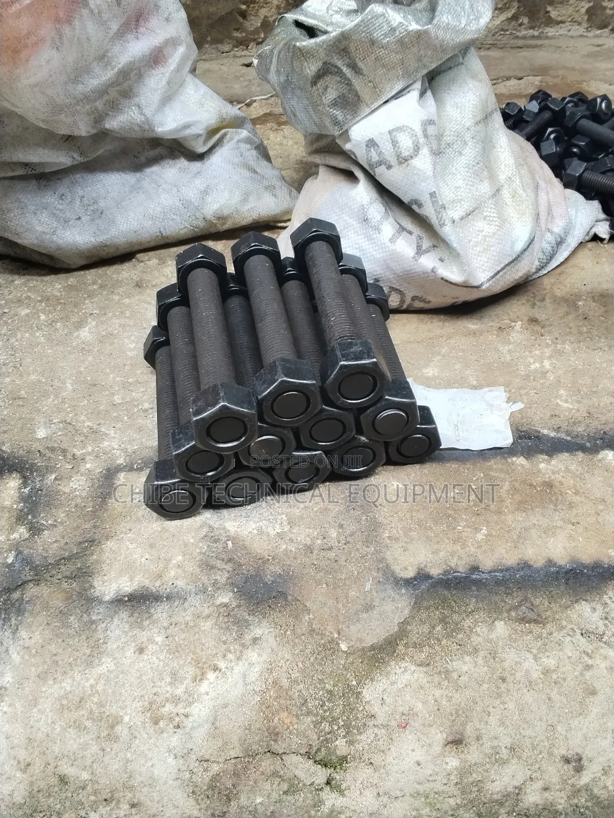 1.1/8 X 180mm Stud Bolt and Nut B7 Grade