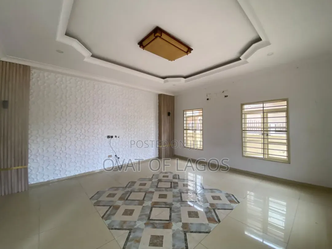 5bdrm Duplex in Ikota for rent