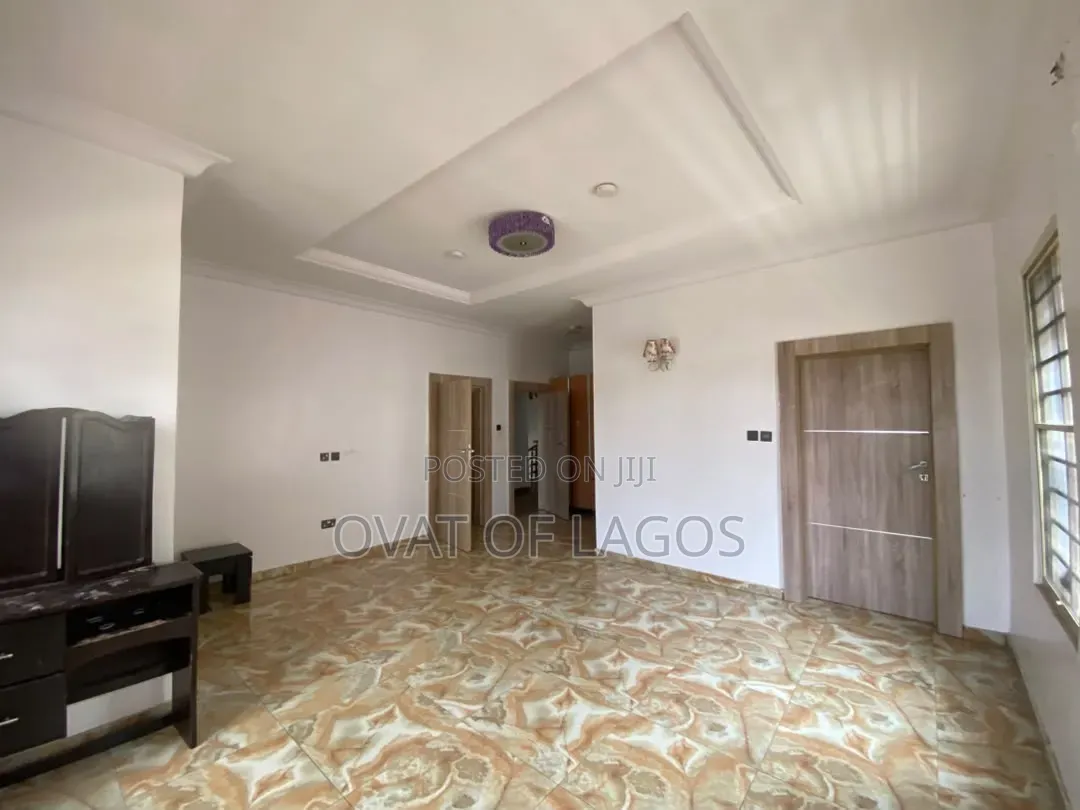 5bdrm Duplex in Ikota for rent