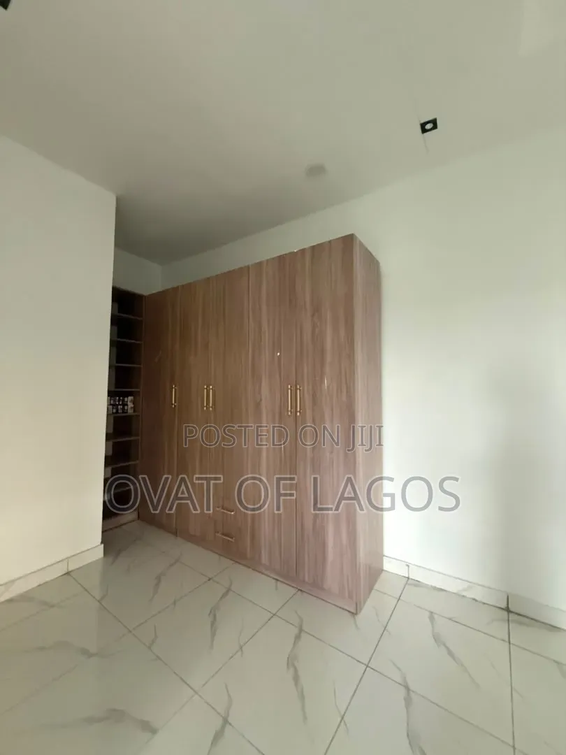 4bdrm Duplex in Ikota for sale