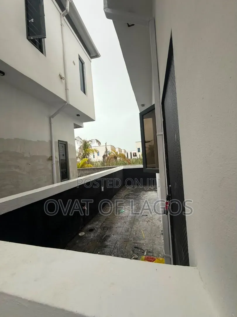 4bdrm Duplex in Ikota for sale
