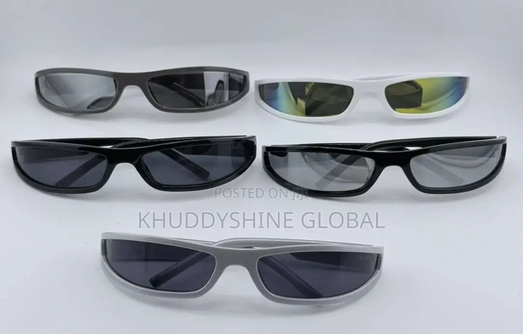 Rimless Luxury Sunglasses Featuring Grey Lenses and Distinct Animal