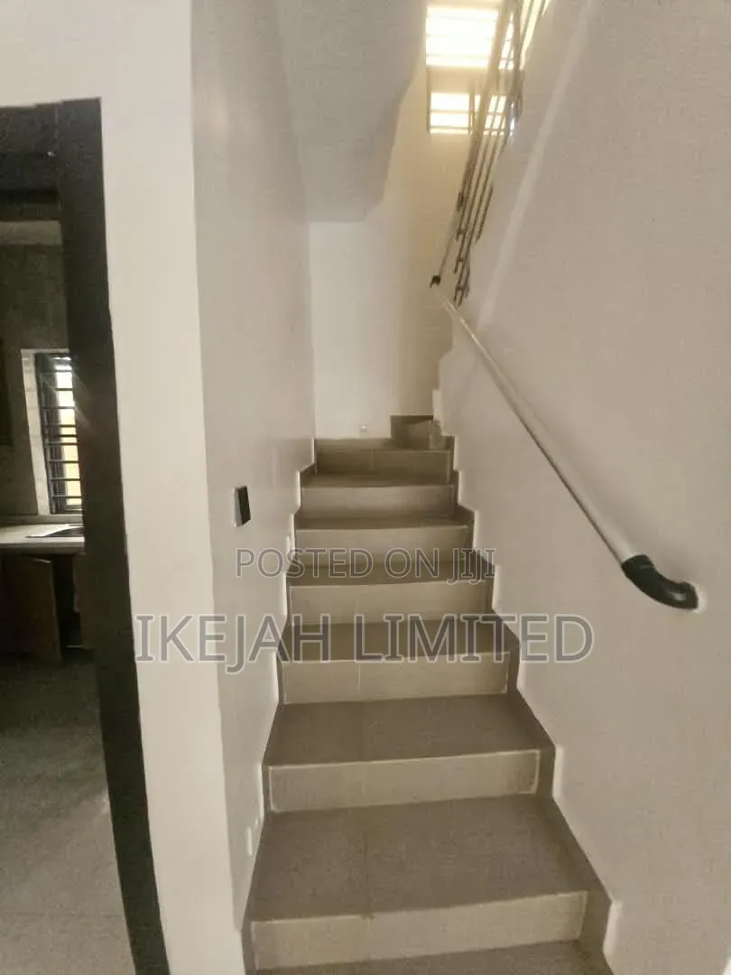 4bdrm Duplex in Omole Phase 1, Ifako-Ogba for rent