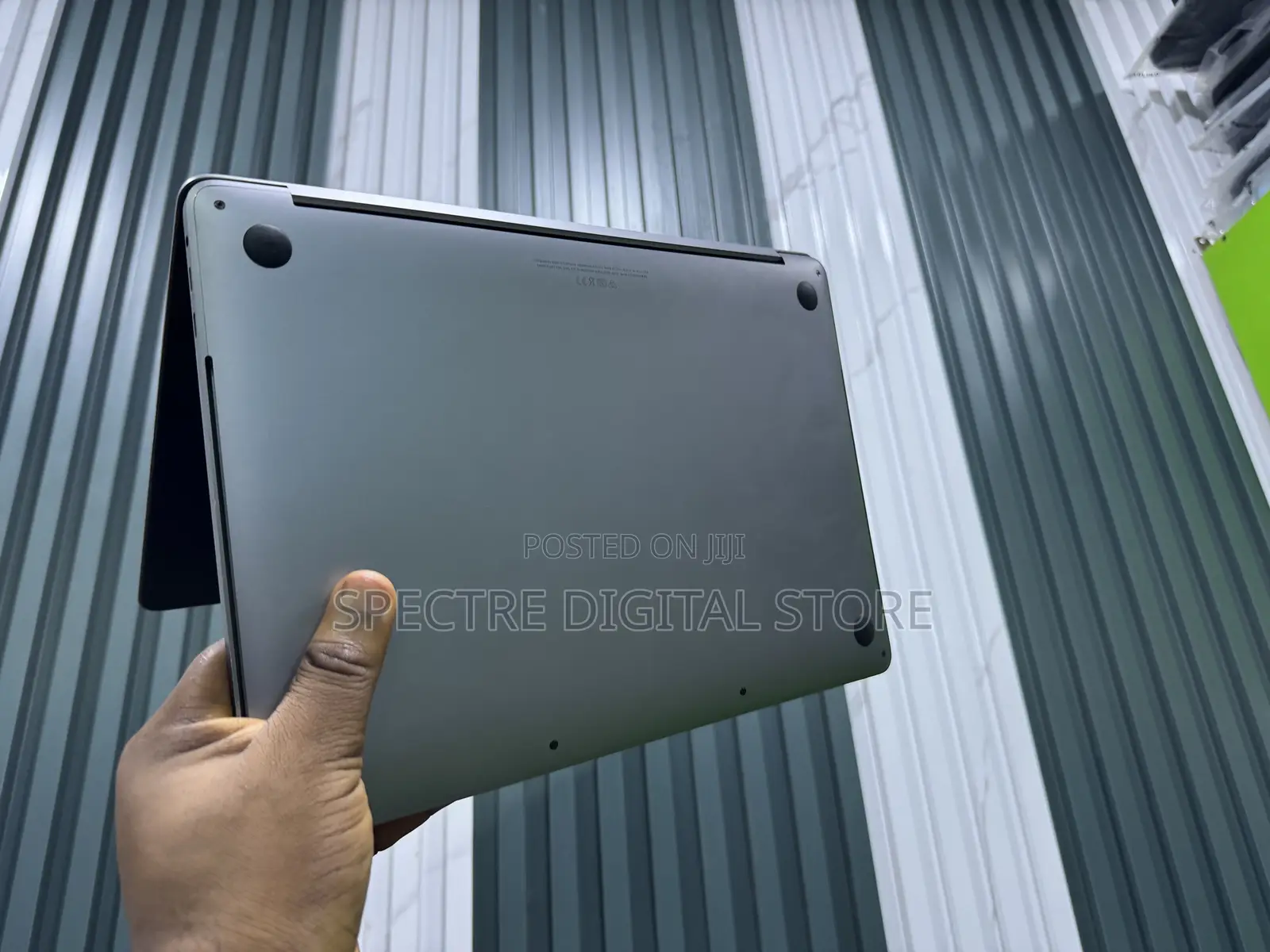 Laptop Apple MacBook Pro 2022 M2 8GB Apple M2 SSD 256GB