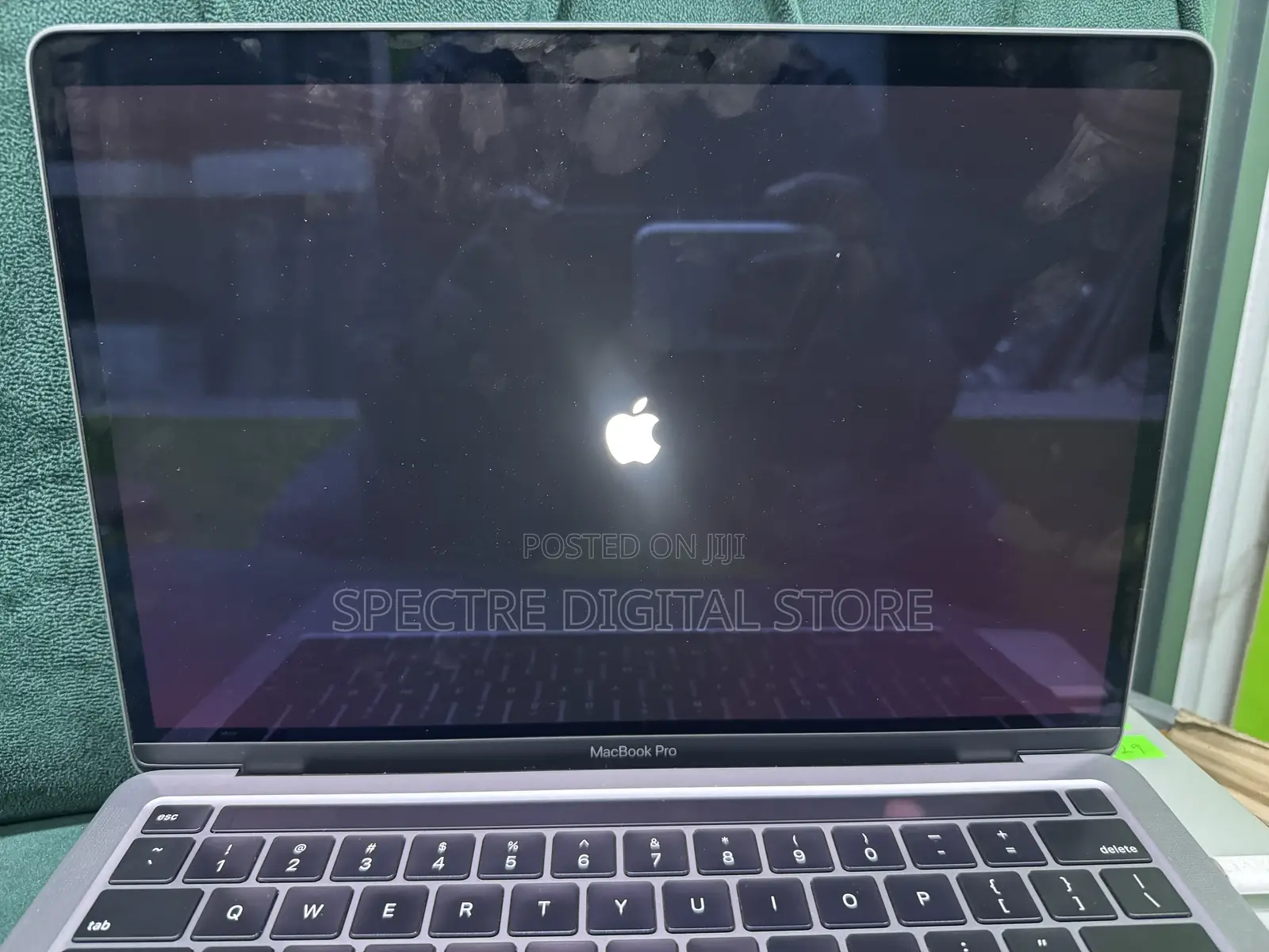 Laptop Apple MacBook Pro 2022 M2 8GB Apple M2 SSD 256GB