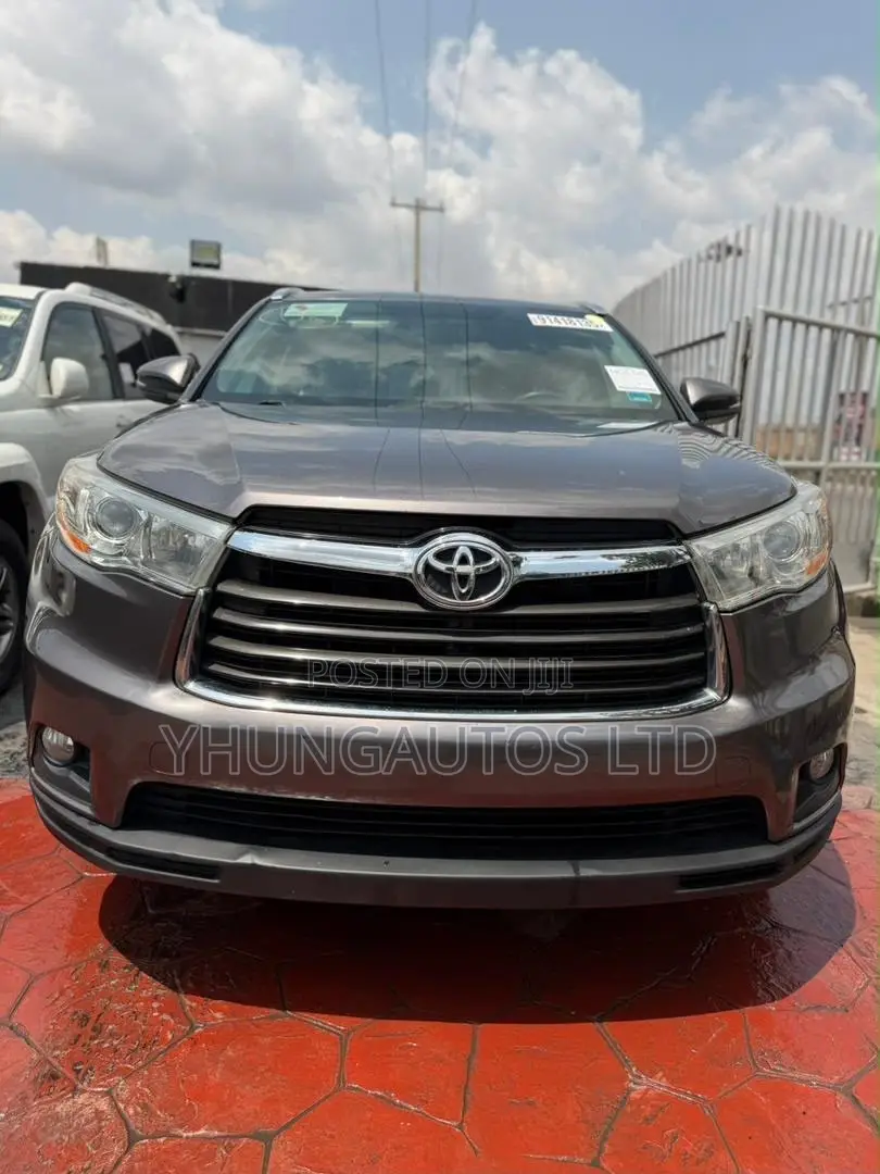 Toyota Highlander XLE 4dr SUV AWD (3.5L 6cyl 6A) 2015 Gray