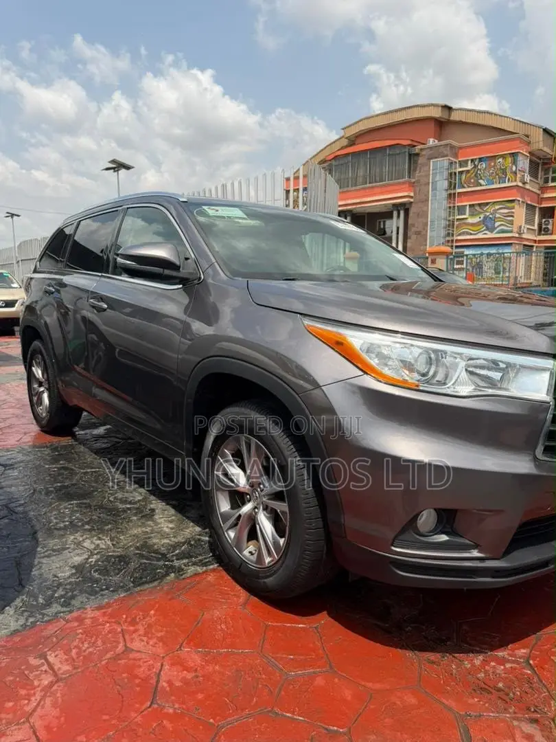 Toyota Highlander XLE 4dr SUV AWD (3.5L 6cyl 6A) 2015 Gray