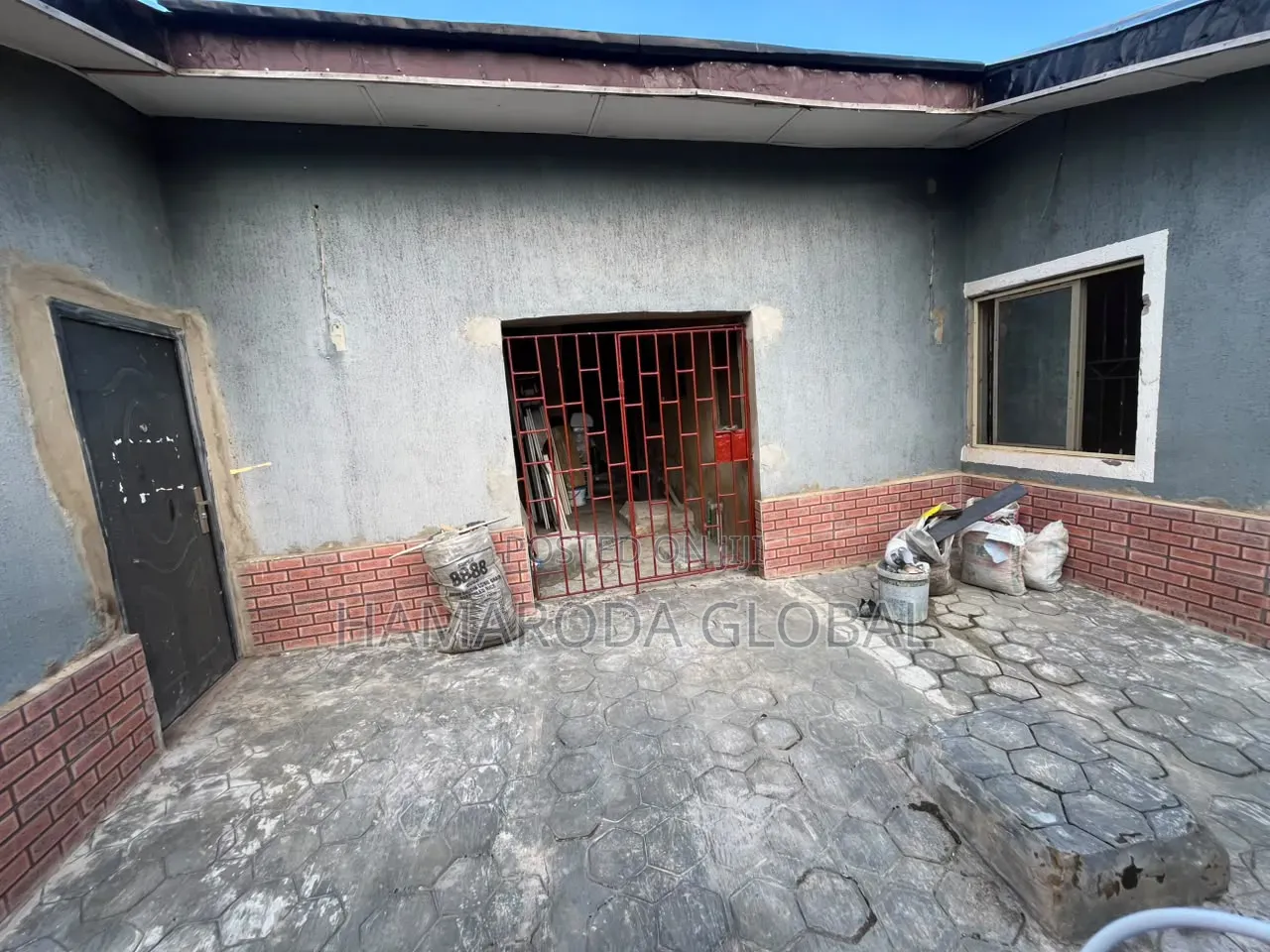 8bdrm Block of Flats in Ikotun, Governors Road for sale