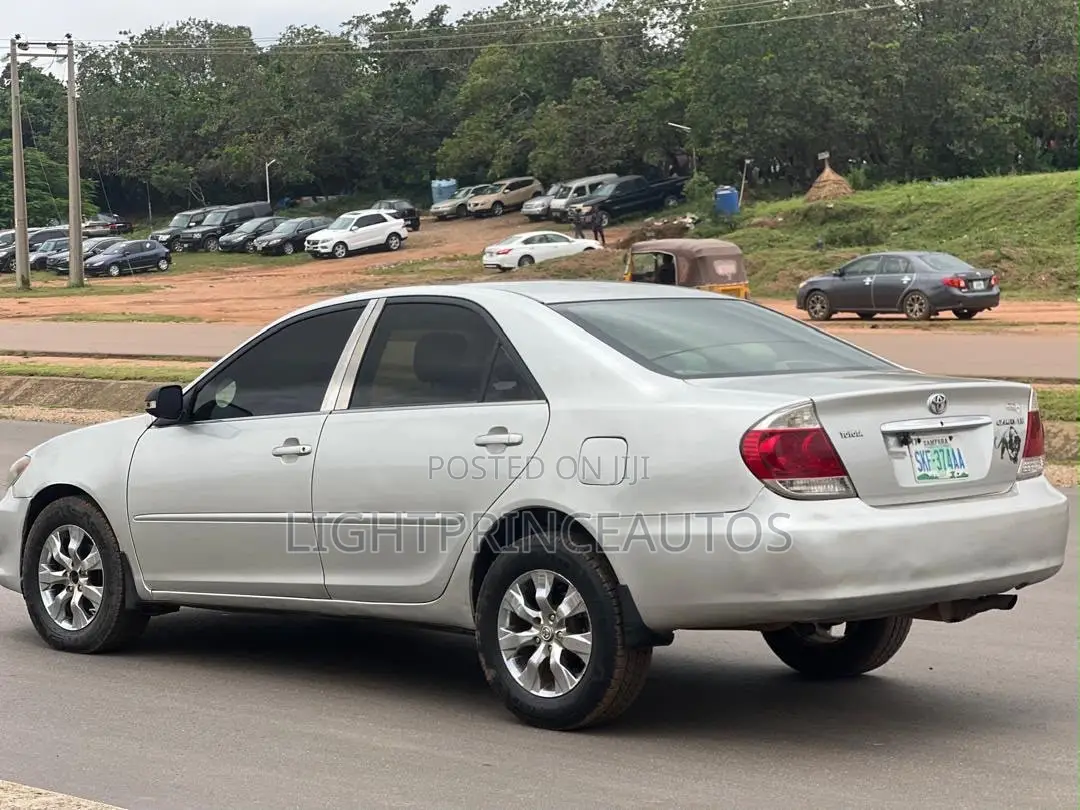 Toyota Camry 2005 Silver