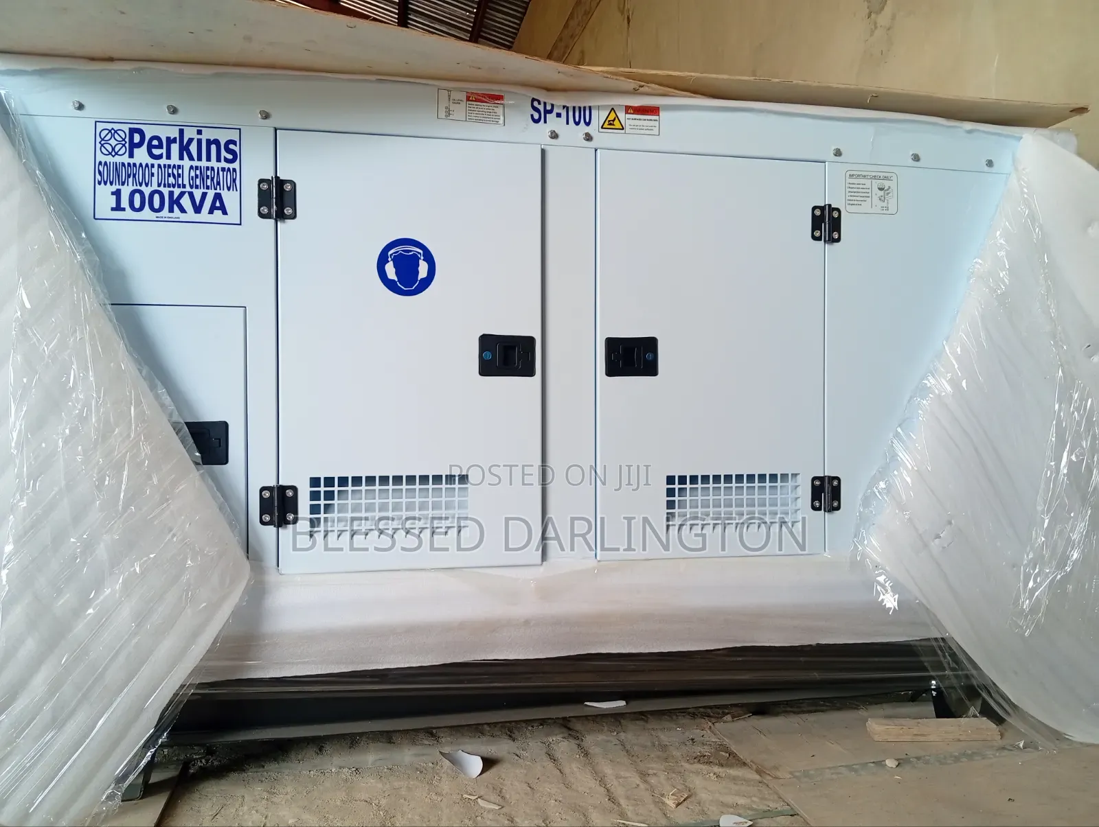 England 100kva Perkins Soundproof Diesel Generator