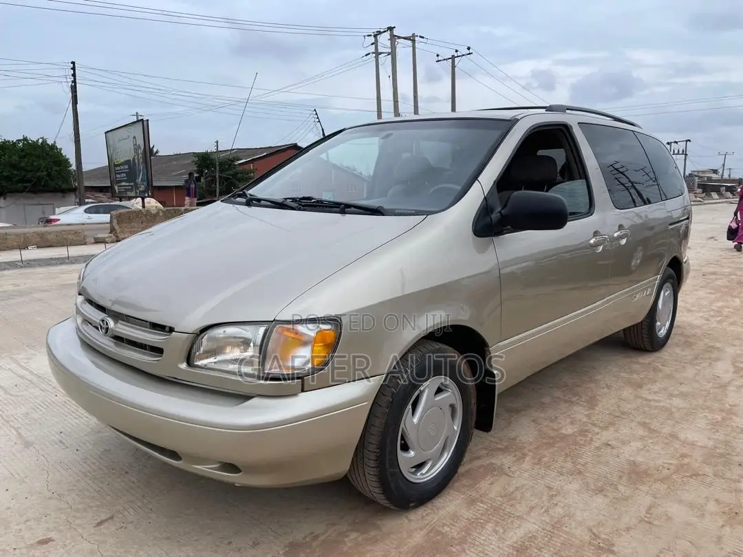 Toyota Sienna LE & 1 hatch 2000 Gold