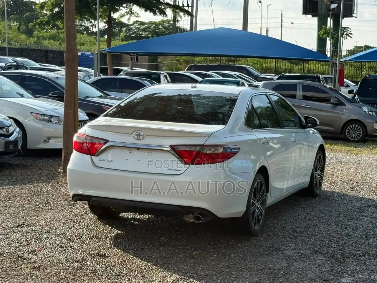 Toyota Camry SE w/Special Edition Pkg (2.5L 4cyl 6A) 2016 White