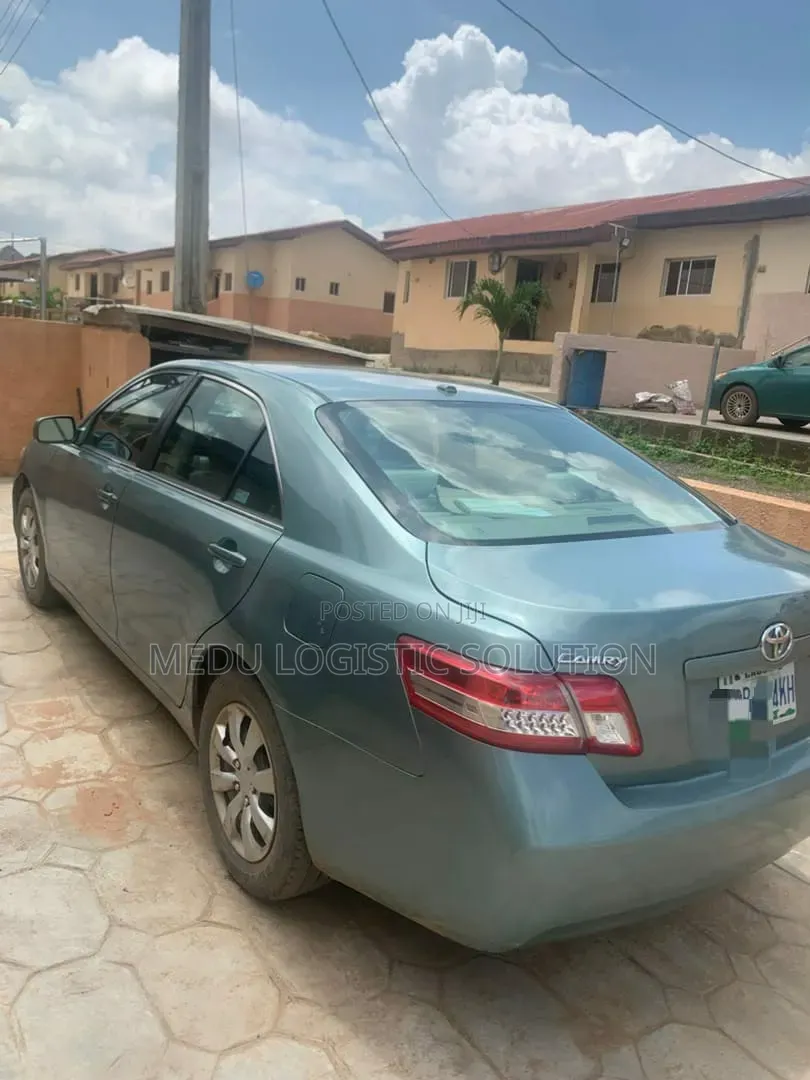 Toyota Camry LE 4dr Sedan (2.5L 4cyl 6AM) 2010 Green