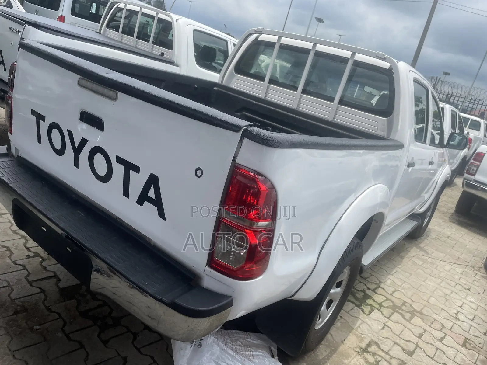 Toyota Hilux 2010 White