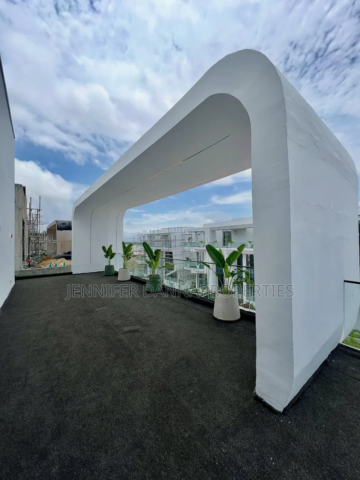 5bdrm Duplex in Osapa london for sale