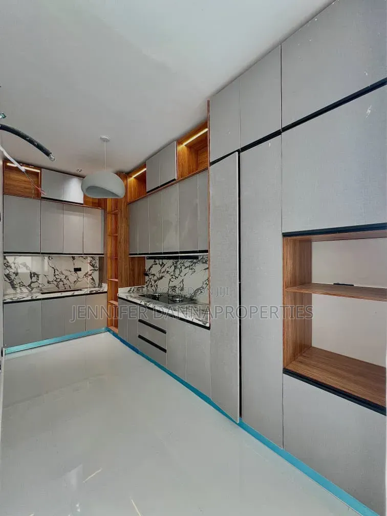 5bdrm Duplex in Osapa london for sale