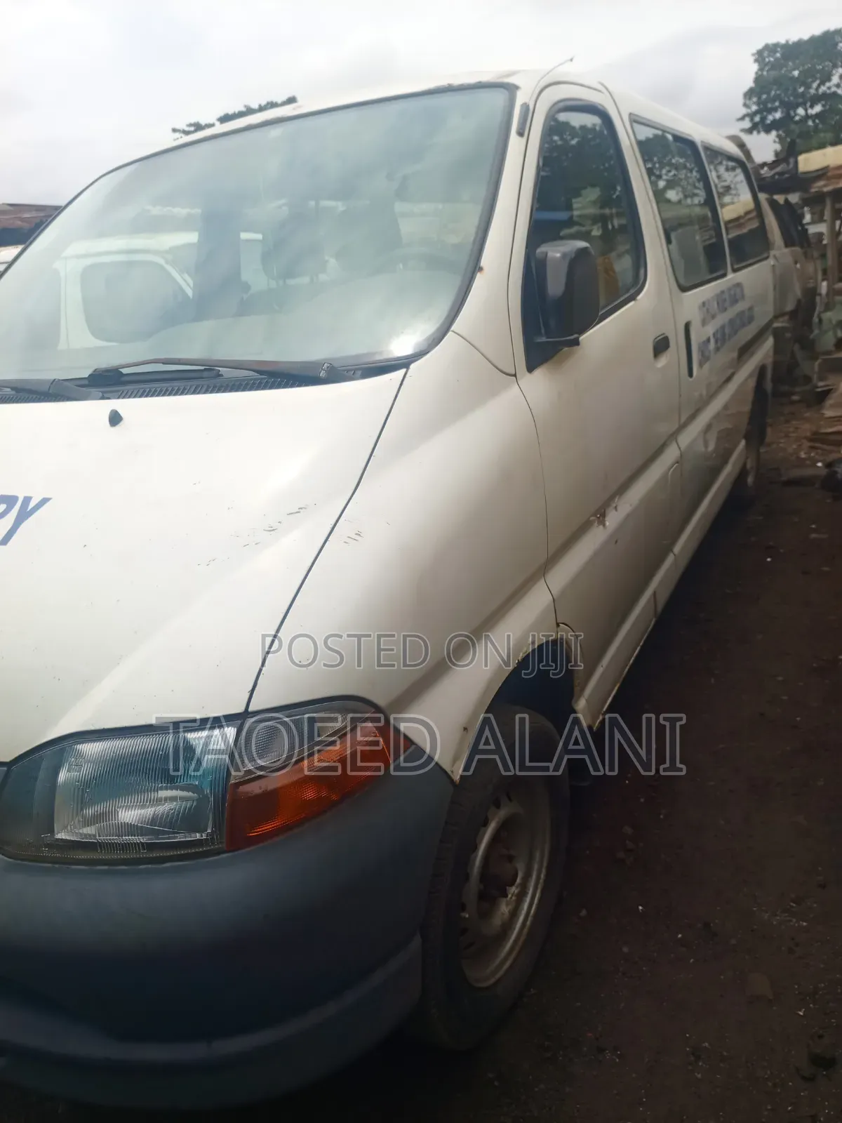 Toyota HiAce 1999 White