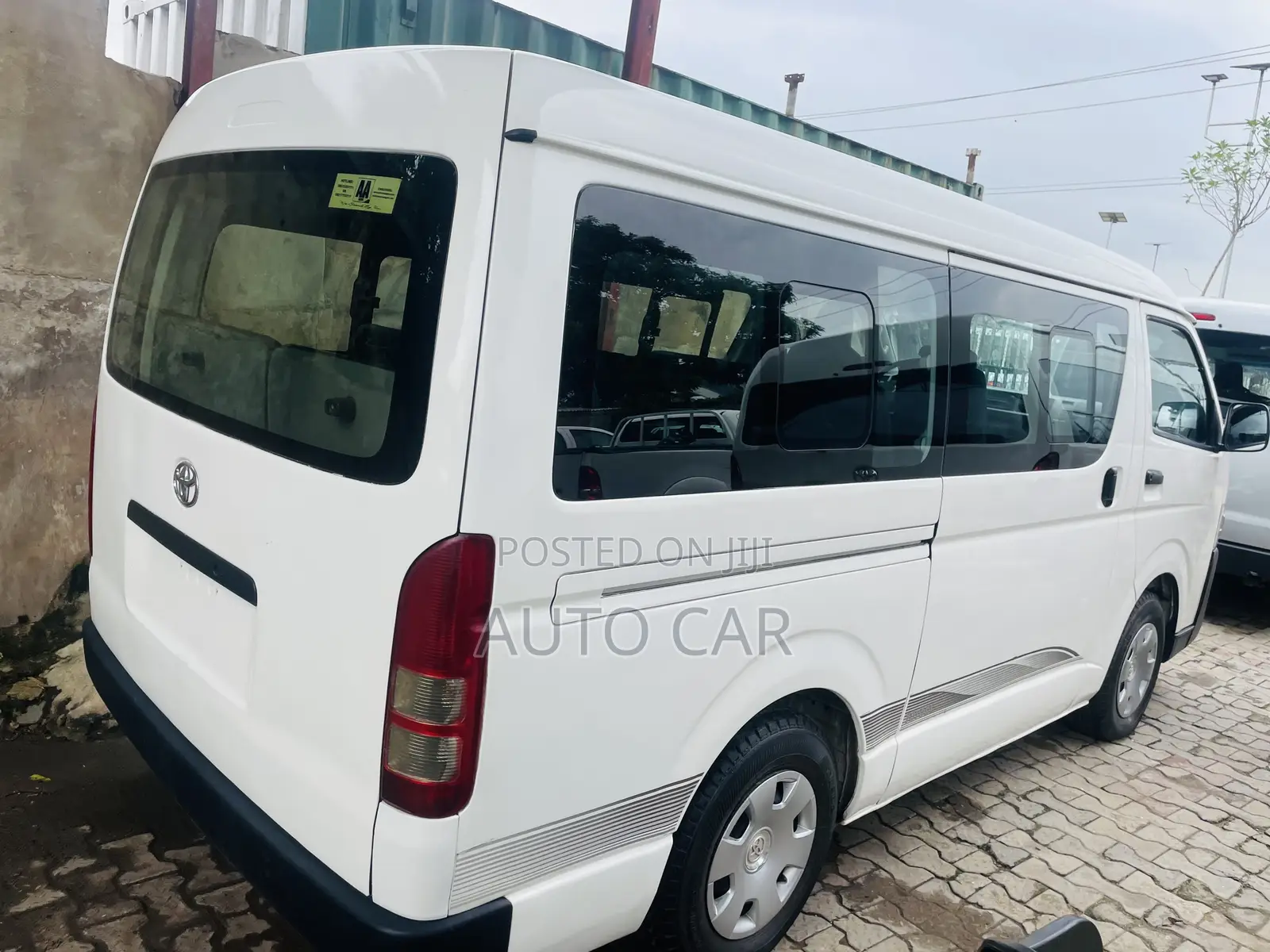 Toyota HiAce 2013 White