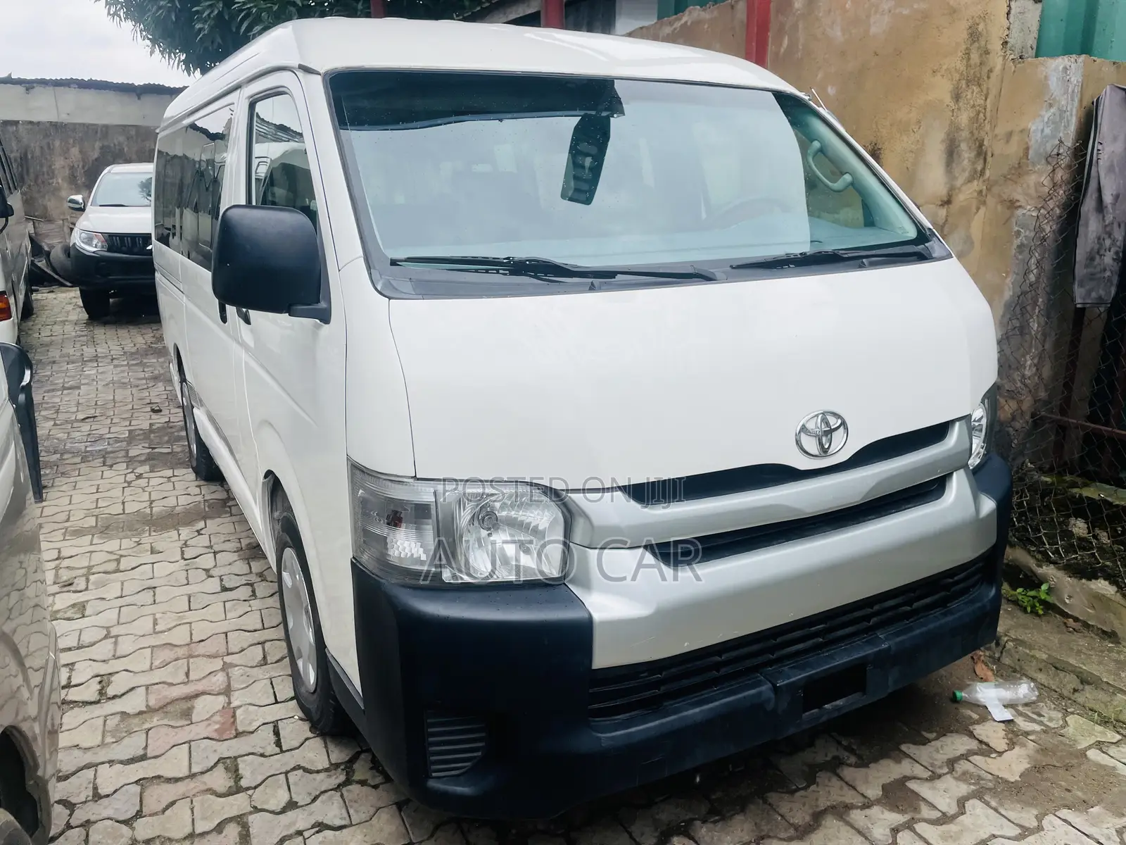 Toyota HiAce 2013 White