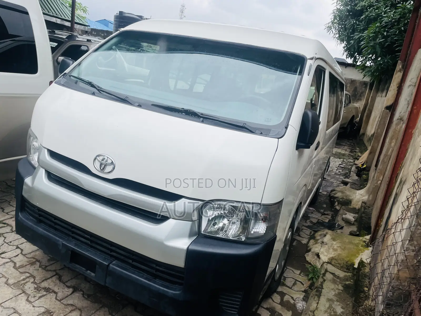 Toyota HiAce 2013 White