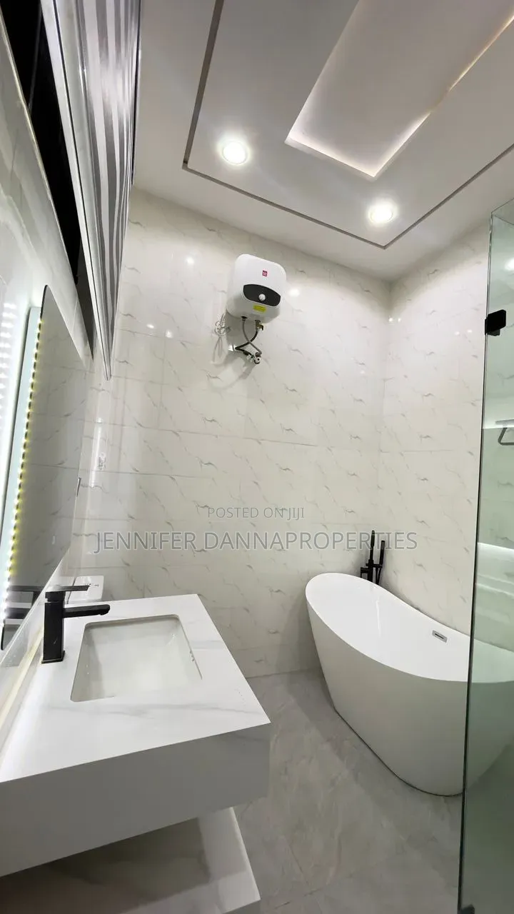 5bdrm Duplex in Sangotedo for sale