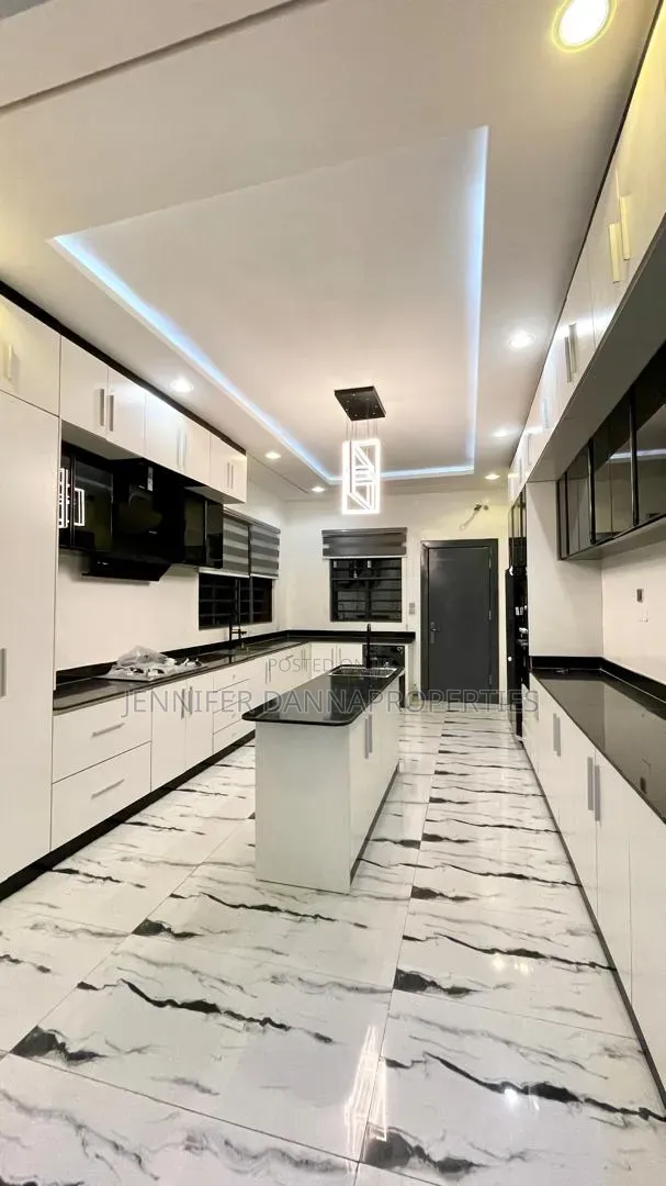 5bdrm Duplex in Sangotedo for sale