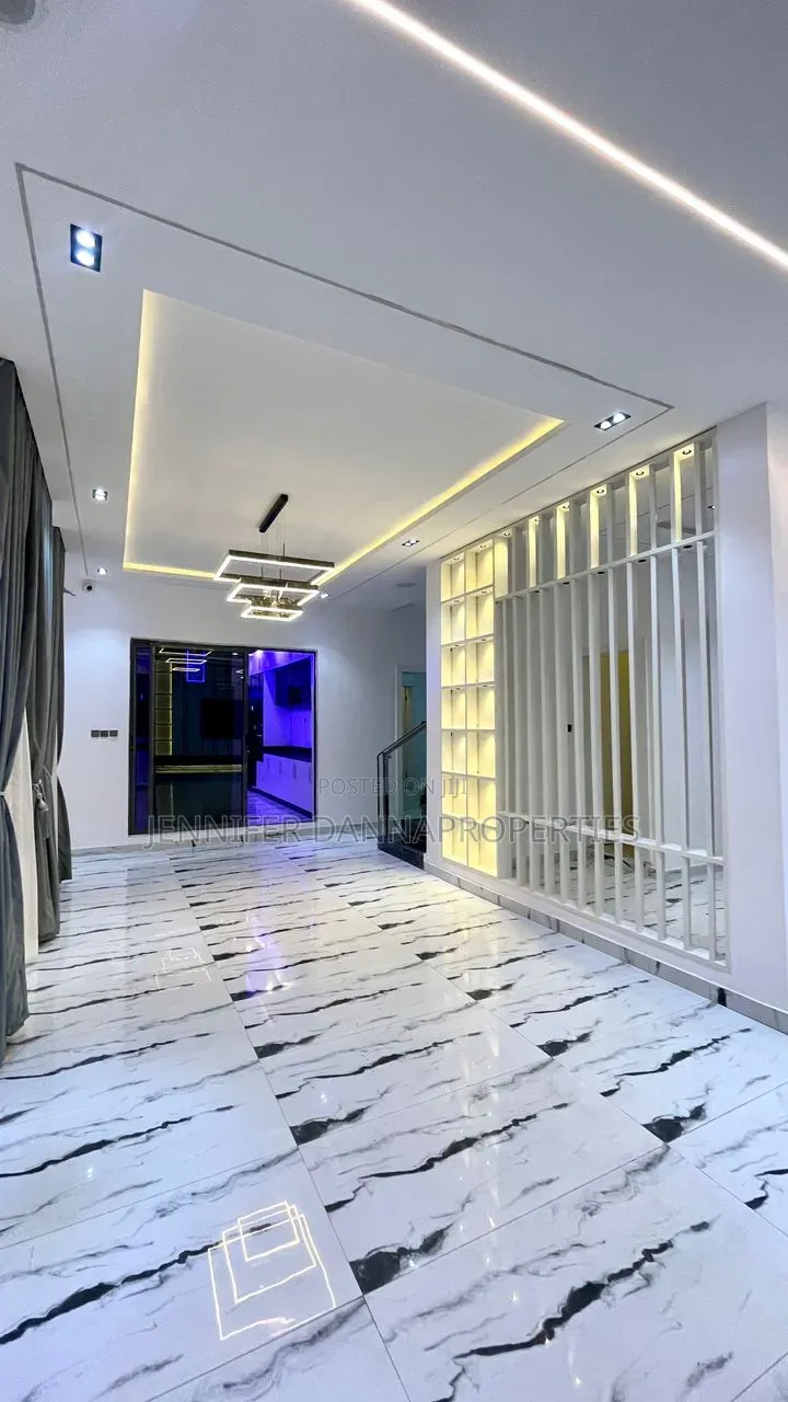 5bdrm Duplex in Sangotedo for sale