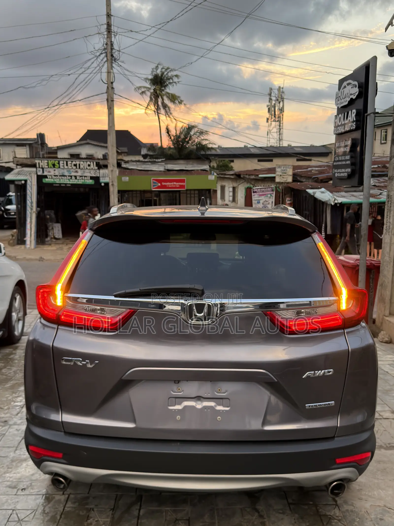 Honda CR-V Touring 4dr SUV AWD (1.5L 4cyl CVT) 2017 Gray