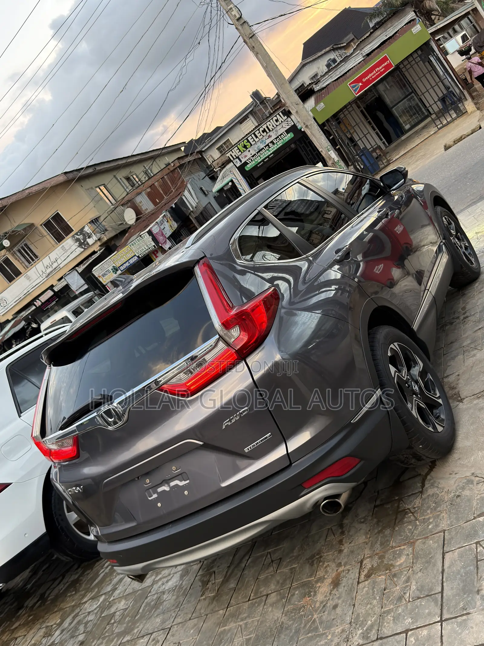 Honda CR-V Touring 4dr SUV AWD (1.5L 4cyl CVT) 2017 Gray