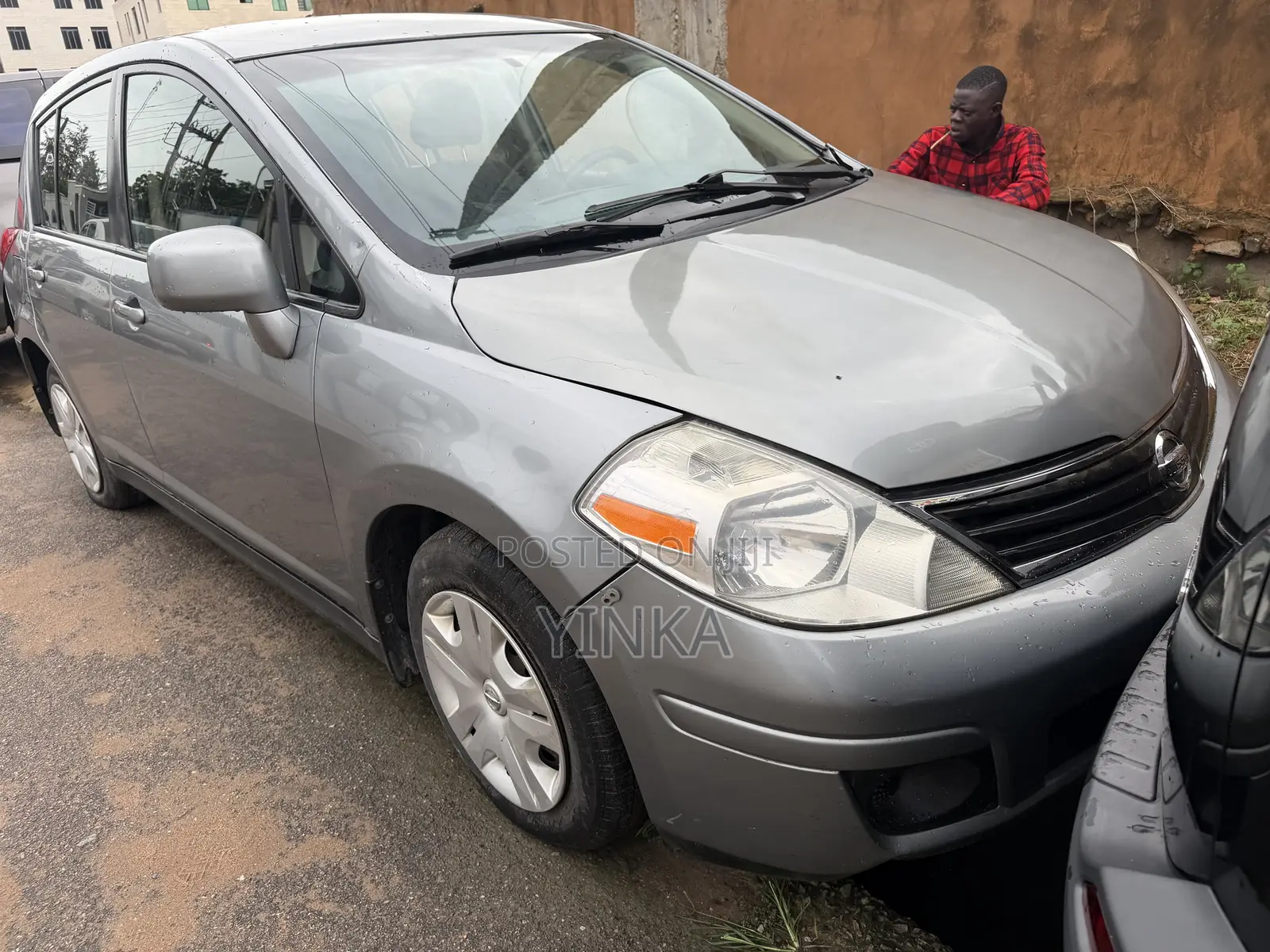 Nissan Versa Hatchback 1.8 S 2009 Green