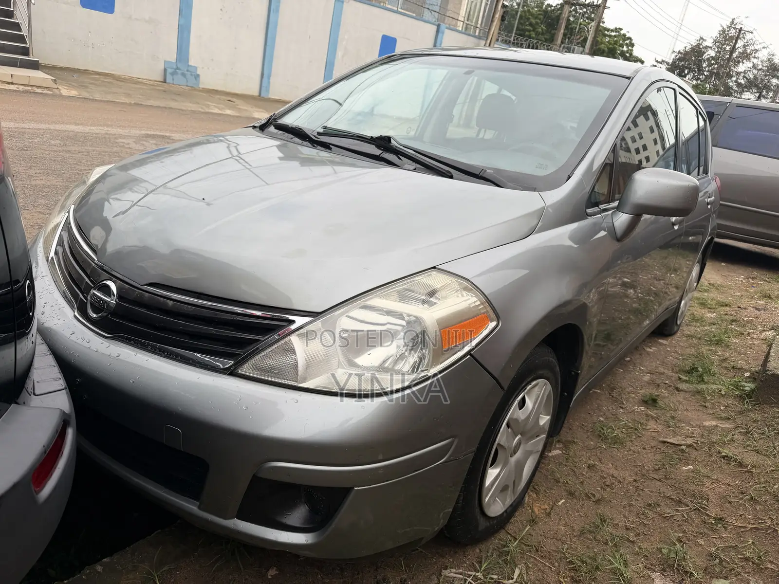Nissan Versa Hatchback 1.8 S 2009 Green