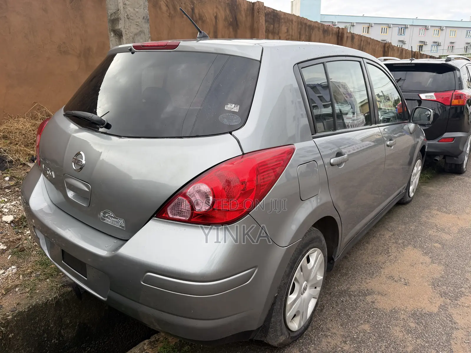 Nissan Versa Hatchback 1.8 S 2009 Green