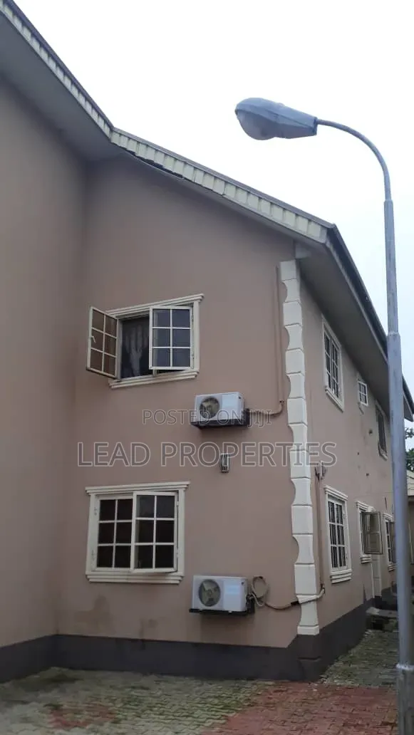 8bdrm Mansion in Alagbaka Gra, Akure for sale