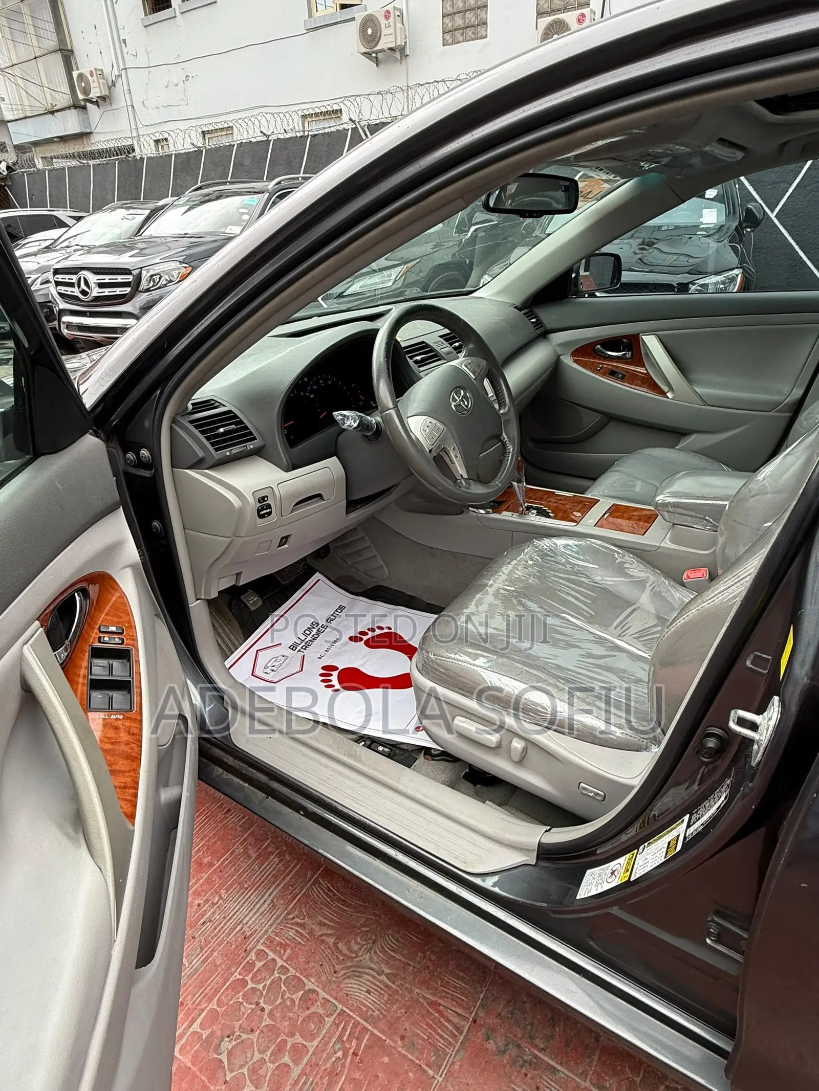 Toyota Camry XLE V6 4dr Sedan (3.5L 6cyl 6AM) 2010 Gray