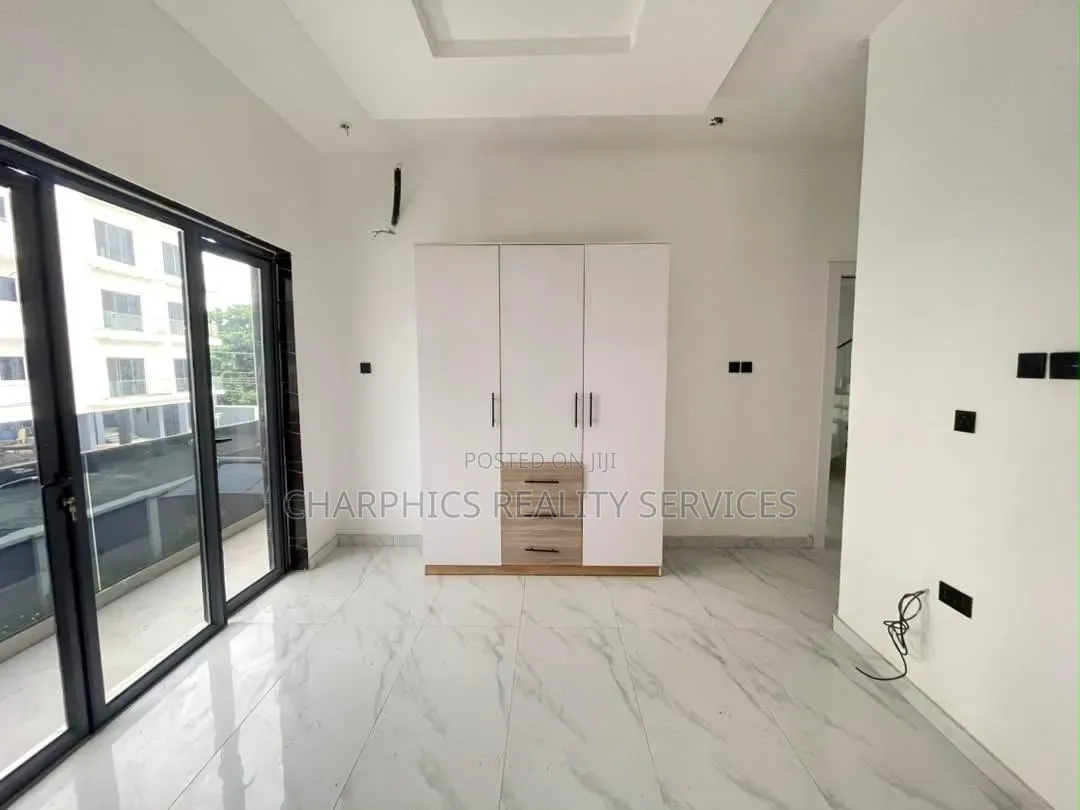 3bdrm Apartment in Ikeja GRA for sale