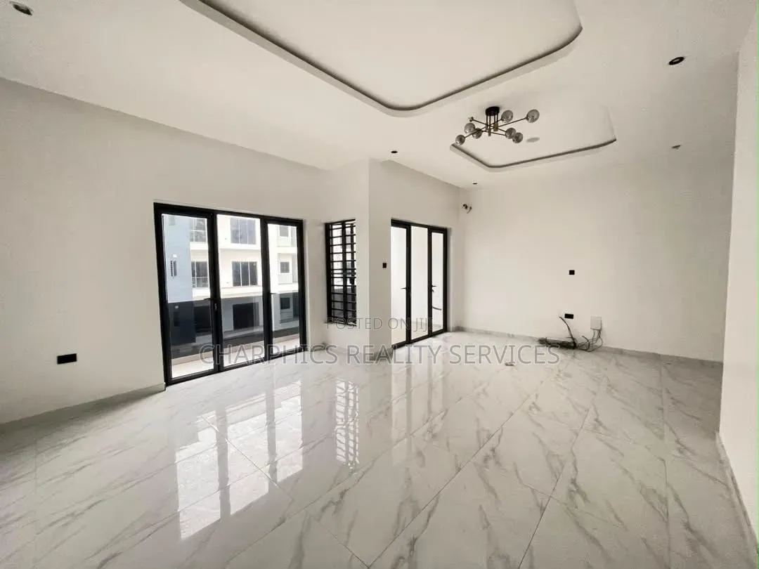 3bdrm Apartment in Ikeja GRA for sale