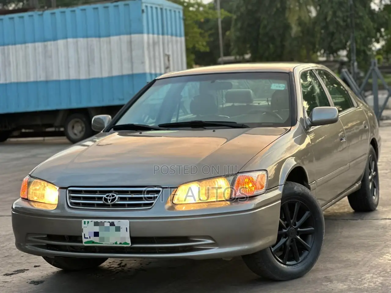 Toyota Camry LE 4dr Sedan (2.4L 4cyl 5M) 2002 Gray