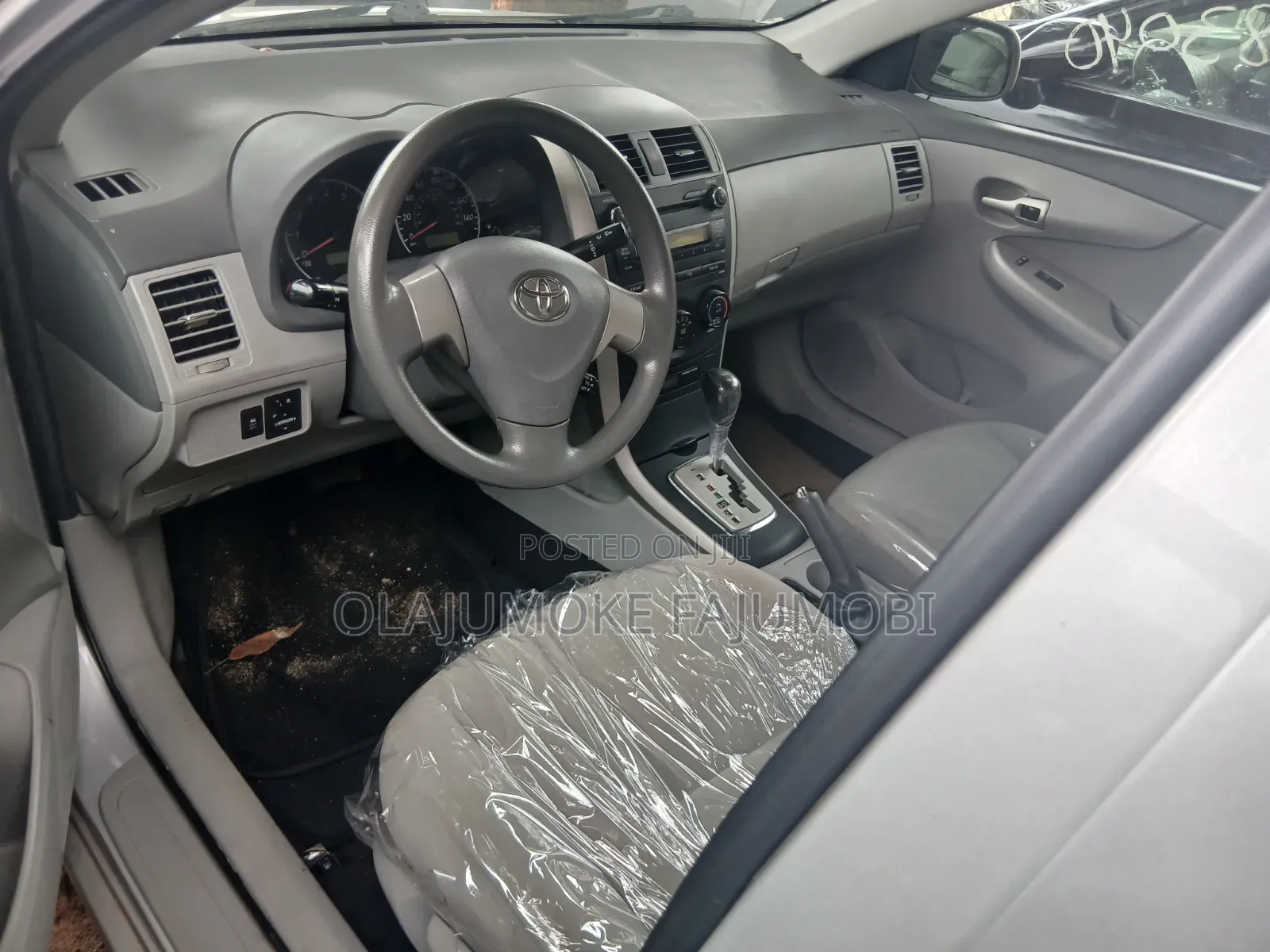 Toyota Corolla 2010 Silver