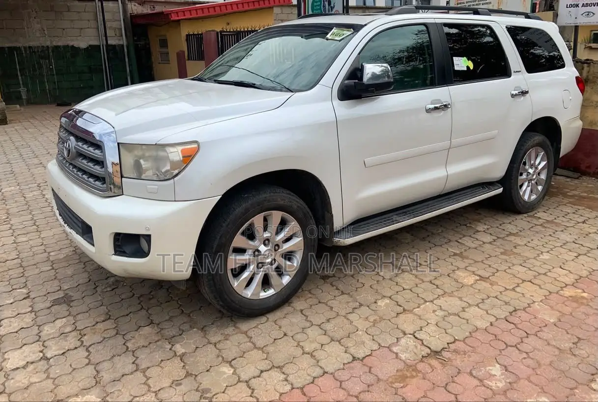 Toyota Sequoia SR5 4dr SUV 4WD (5.7L 8cyl 6A) 2012 White