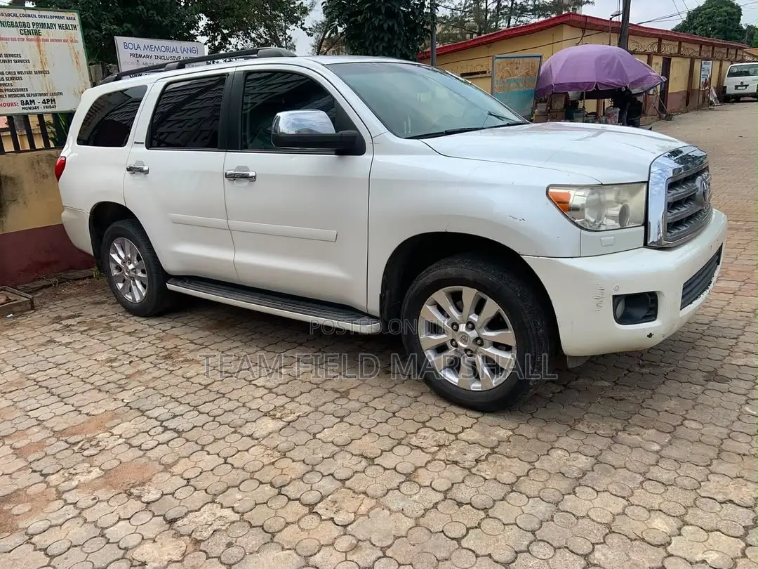 Toyota Sequoia SR5 4dr SUV 4WD (5.7L 8cyl 6A) 2012 White